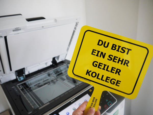 sags-mit-nem-schild- geiler-kollege